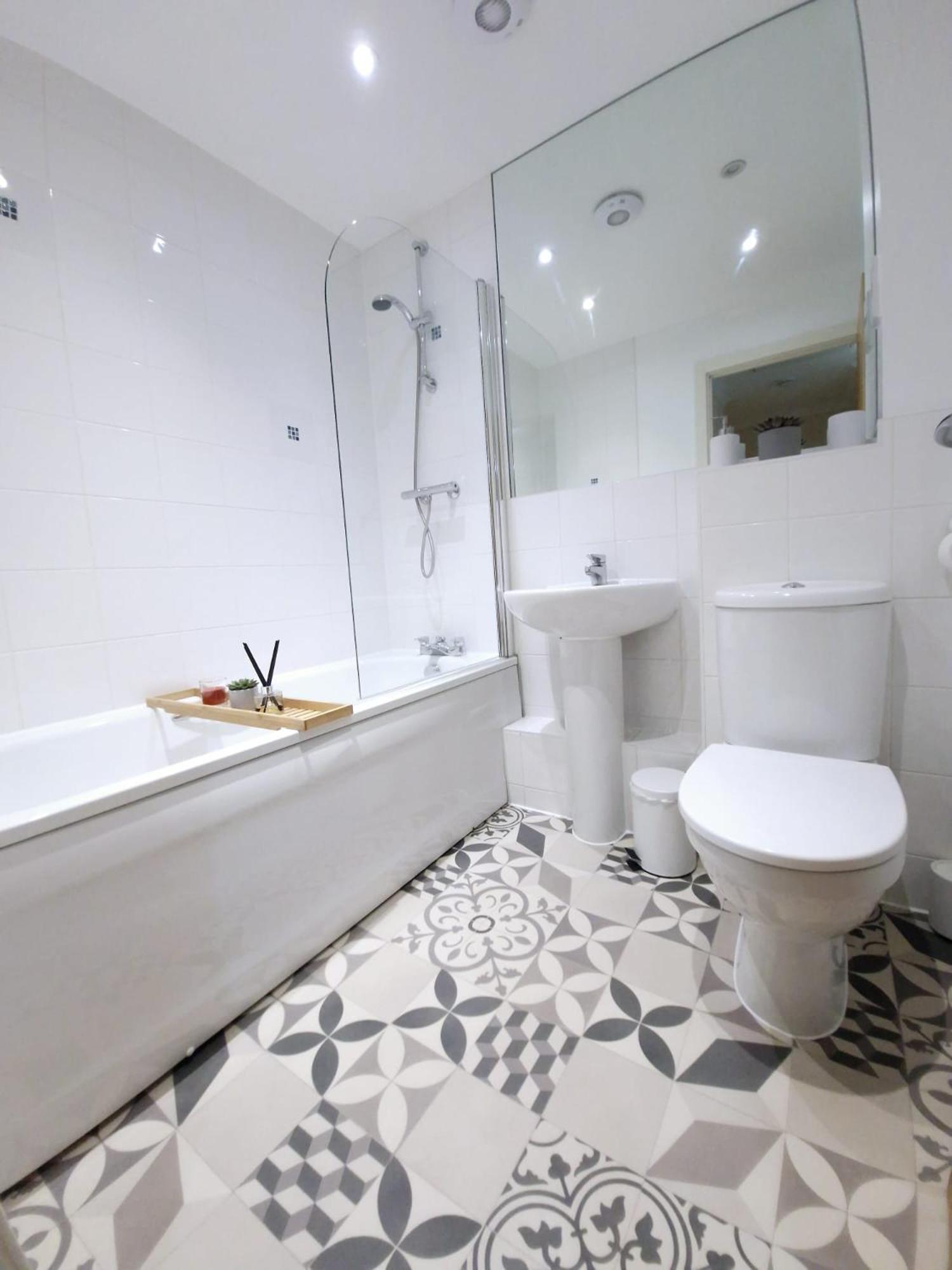 Вилла Sleeps9 Parking&Garage 17 Mins To Gatwick, 30 To London Merstham Экстерьер фото