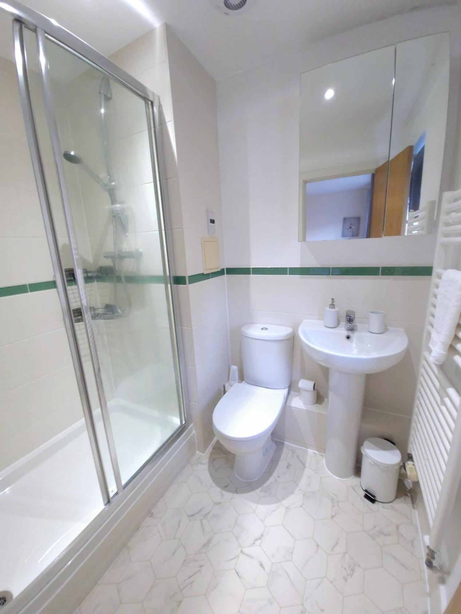 Вилла Sleeps9 Parking&Garage 17 Mins To Gatwick, 30 To London Merstham Экстерьер фото